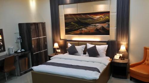 Tempat tidur dalam kamar di Hotel 01 Batam