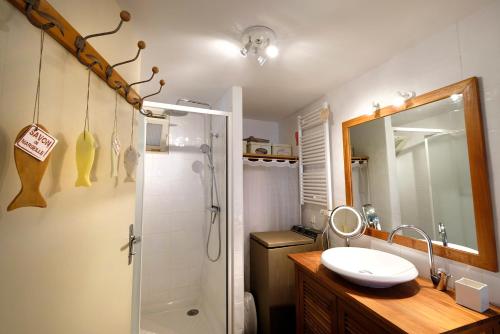 Bilik mandi di Maison du Cloitre d'Elne