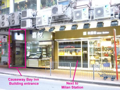 香港にあるCauseway Bay Inn (@Percival Street)の横にスピーカーがある建物