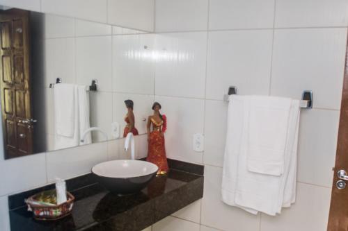 A bathroom at Pousada Paraíso das Palmeiras