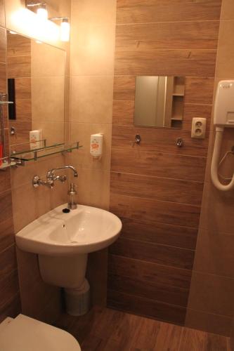 Koupelna v ubytování Hotel Zielony & OW Borowik & Pensjonat Manhattan - Centrum Rekreacji i Wypoczynku GASTROTUR