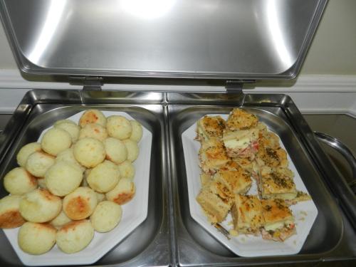 ホテルの敷地内または近くでの食事または食べ物