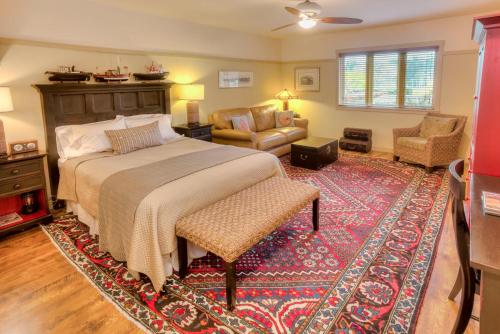 Ένα ή περισσότερα κρεβάτια σε δωμάτιο στο The Eagle Harbor Inn