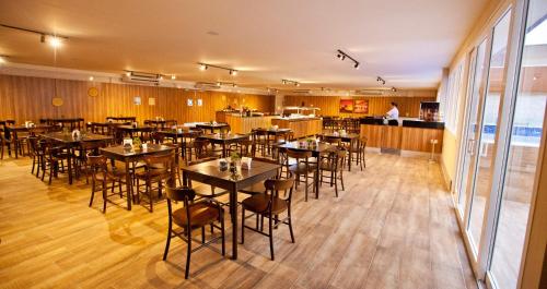 a restaurant with tables and chairs in a room at ARCUS Hotel By Atlântica in Aracaju