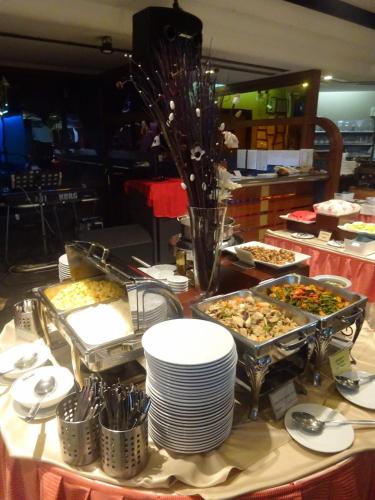 Comida en o cerca de este hotel