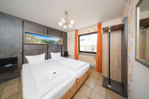 Ein Bett oder Betten in einem Zimmer der Unterkunft Hotel Moselsteig