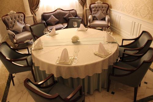 Χώρος καθιστικού στο Sultan Plaza hotel