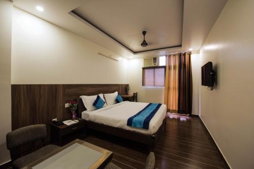 Ліжко або ліжка в номері Eclat Suites MINT Gomti Nagar
