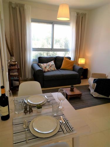 a living room with a couch and a table at על שפת הבניאס in Sede Neẖemya