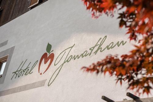 a sign on the side of a building at Hotel Jonathan in Naz-Sciaves