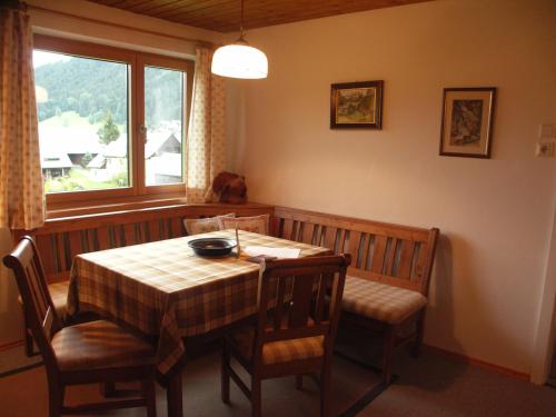 Dining area sa apartment