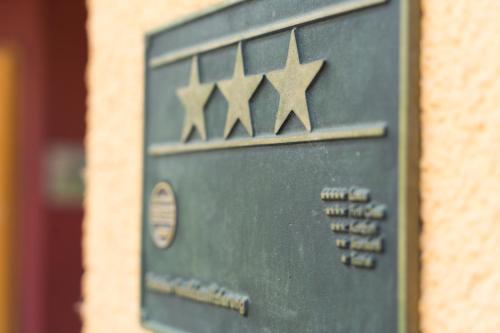 a green door with four stars on it at Landgasthof Zum Stern in Hammelburg- Obererthal