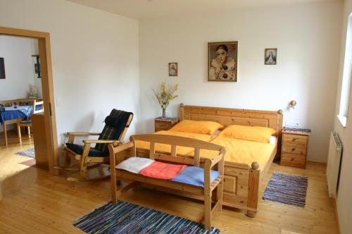 a bedroom with a bed and a table and a chair at Arkadenhof Flasch in Wörterberg