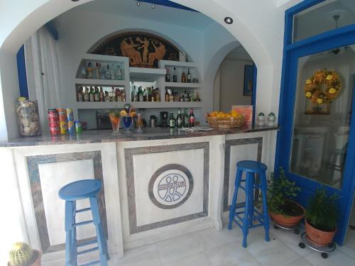 Ο χώρος του lounge ή του μπαρ στο Dioskouri Art Villas