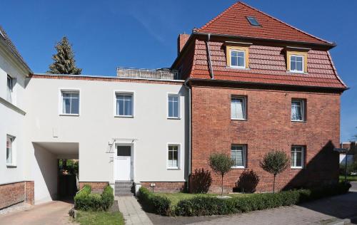 a large white building with a red roof at Apartments am Frankenteich in Stralsund