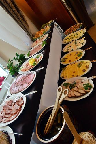 a bunch of plates of food on a table at Dwór w Zabużu in Zabuże