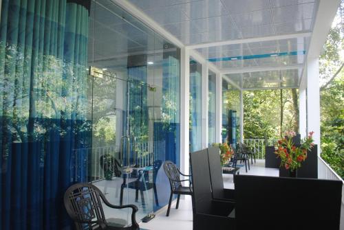 Glass Rooms Accommodations Adam's peak