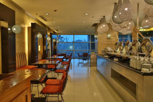 Gallery image of Crown Regency Hotel & Towers in Cebu City