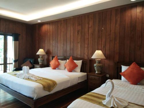 Postel nebo postele na pokoji v ubytování Scent of Sukhothai Resort