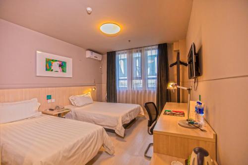 Ліжко або ліжка в номері Jinjiang Inn Ji County Renming West Avenue