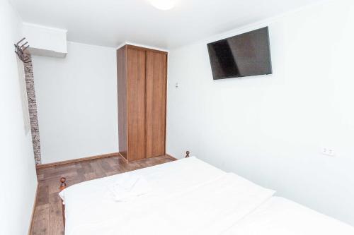 A bed or beds in a room at 1kv Khar'kovskaia 69 (1)