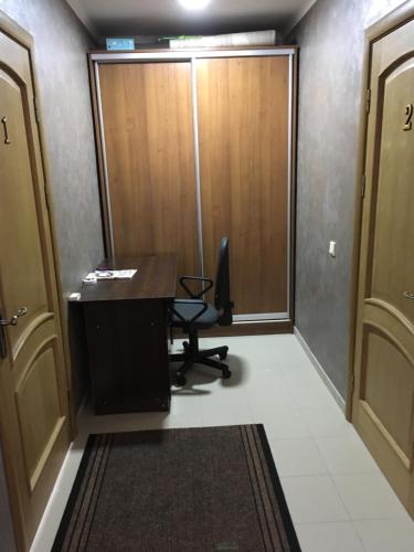 an office with a desk and a chair and a door at Гостевой дом Юран in Mizhhirʼʼya