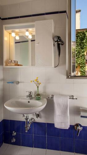 Koupelna v ubytování Hotel Grifo