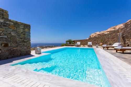 Bazén v ubytování Elia Sea View Luxury Villa nebo v jeho okolí
