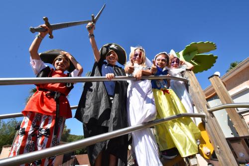 four girls in halloween costumes on a roller coaster at Camping Vallée du Paradis in Agay - Saint Raphael