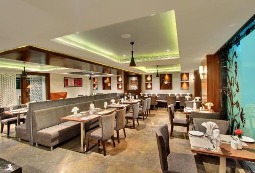Un restaurante o sitio para comer en Comfort Inn Insys