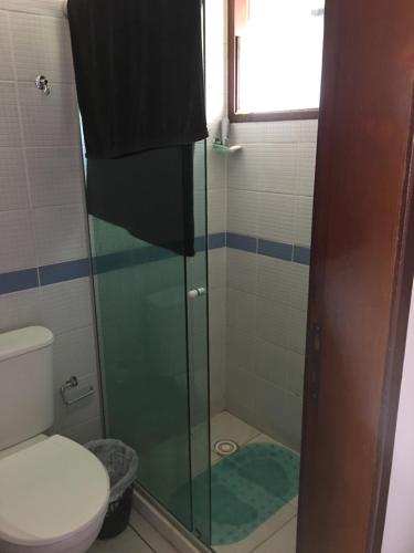 a bathroom with a glass shower with a toilet at Winterville Gravata in Gravatá