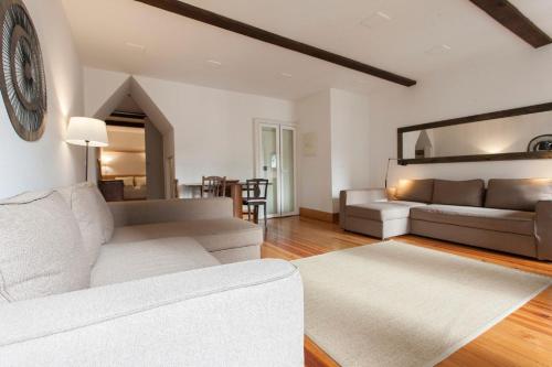 Center, Charm, Practical and Quiet
