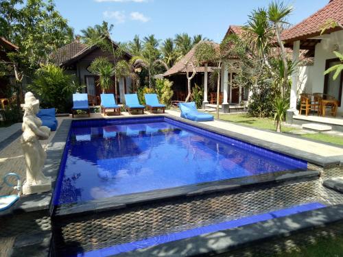 a swimming pool in front of a villa at Radya Homestay in Nusa Lembongan