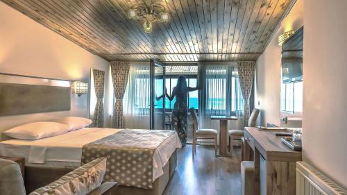 Postel nebo postele na pokoji v ubytování Akcakoca Poyraz Otel