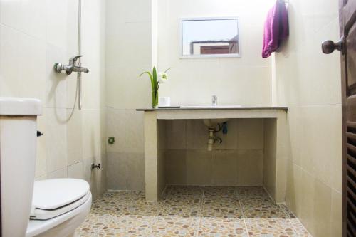 a bathroom with a sink and a toilet at Tropical Breeze in Siem Reap