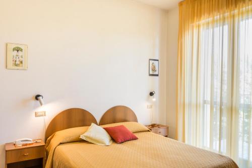 Кровать или кровати в номере Hotel Cristina