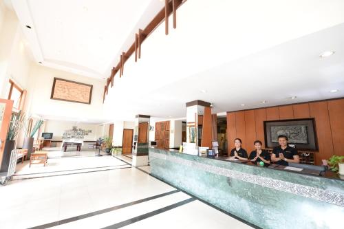 a lobby of a hotel with people sitting at a counter at Siam View Hotel and Residence in Pattaya Central