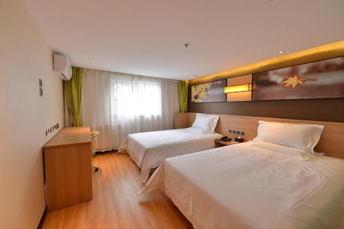 Un pat sau paturi într-o cameră la IU Hotel Beijing Zhongguancun Zhichunli