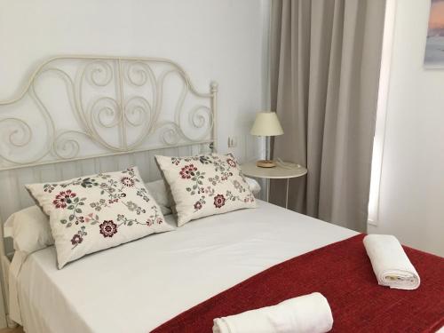 Posteľ alebo postele v izbe v ubytovaní Apartaments Muntaner I