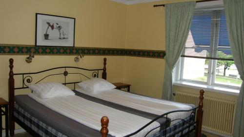 Een bed of bedden in een kamer bij Hotel Arkaden