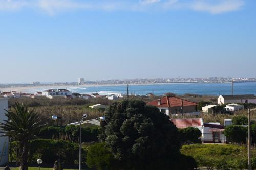 a view of a town with the ocean in the background at Captain's Log House in Baleal