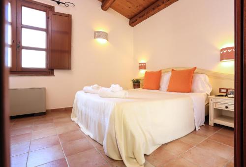 Letto o letti in una camera di Alghero Resort Country Hotel & Spa