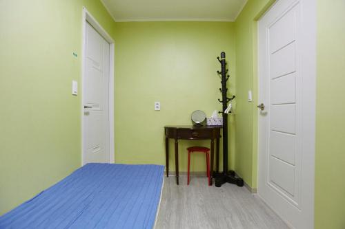 Postel nebo postele na pokoji v ubytování Hans House