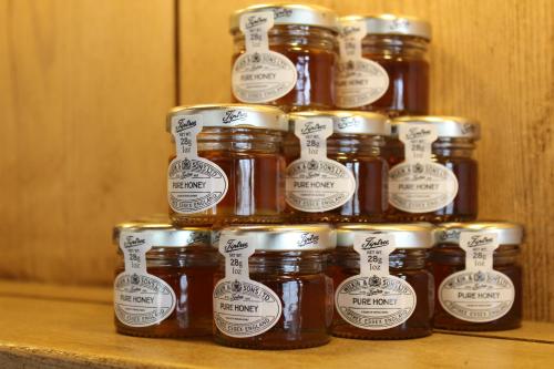 a group of jars of honey on a shelf at In Situ Hotel in Valenciennes