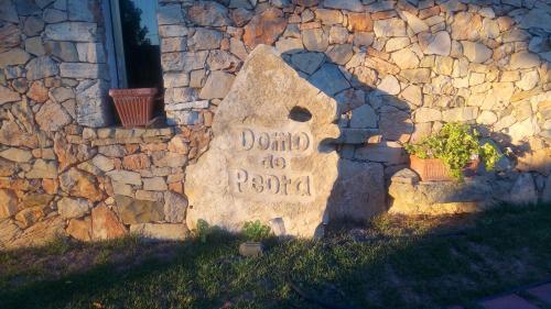 a stone sign on a stone wall at B&B Domo De Pedra in Tottubella