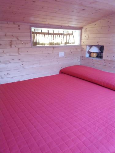 Łóżko lub łóżka w pokoju w obiekcie La Seta Nei Sassi