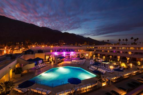 Obove view of Hotel Zoso at night