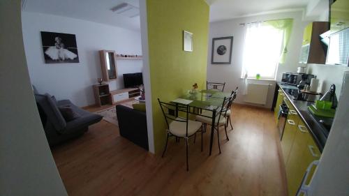 Η κουζίνα ή μικρή κουζίνα στο Polhouse Apartamenty