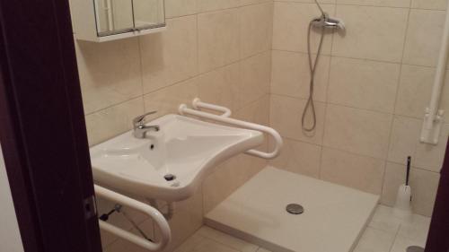 a bathroom with a sink and a shower at Hospedaria D. Fernando in Viseu