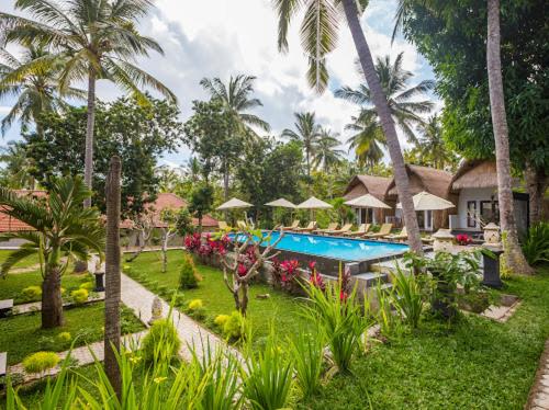 Swimmingpoolen hos eller tæt på Bintang Bungalow